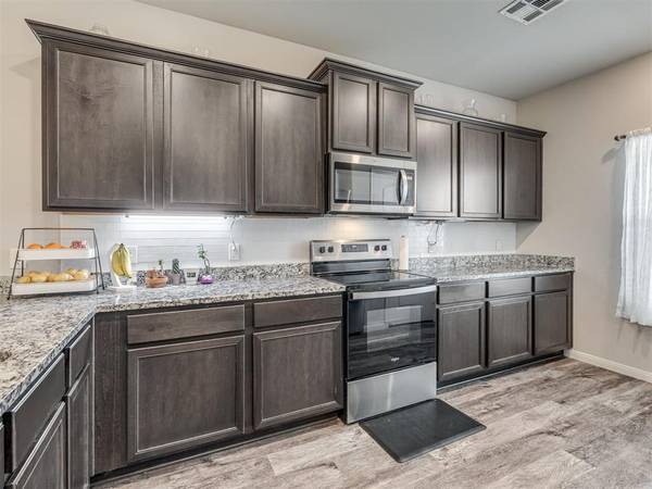 705 St James PL, Newcastle, OK 73065
