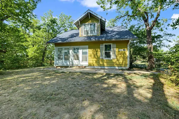 210 S Central St, Marquette, KS 67464