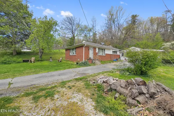 1447 Webster Rd, Harriman, TN 37748