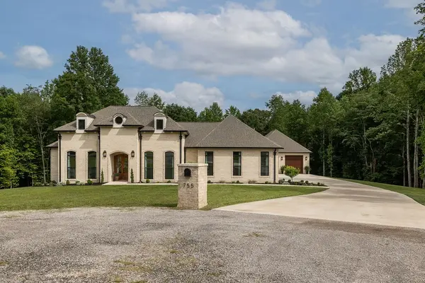 755 Cotton Ln, Leoma, TN 38468