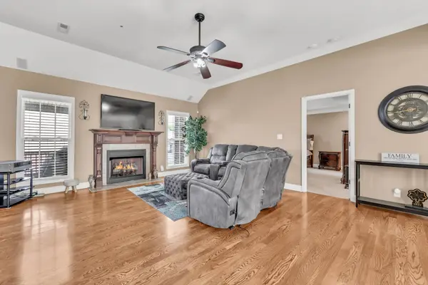 598 Press Grove Dr, Clarksville, TN 37043