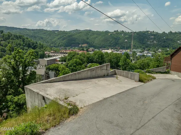 748 Widows Knob Road, Gatlinburg, TN 37738