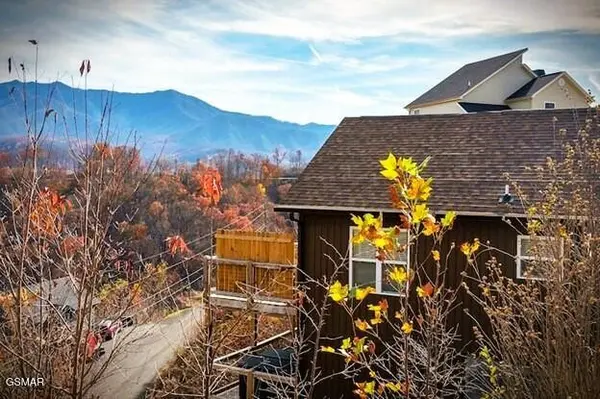 862 Sourwood Drive, Gatlinburg, TN 37738