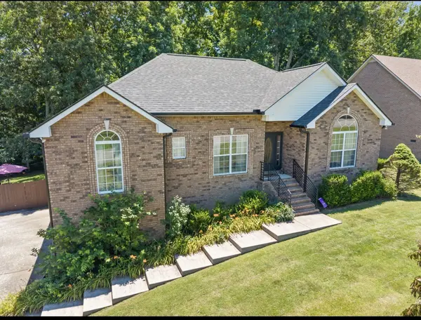4092 Summit Dr, Greenbrier, TN 37073
