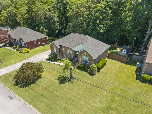 4092 Summit Dr, Greenbrier, TN 37073