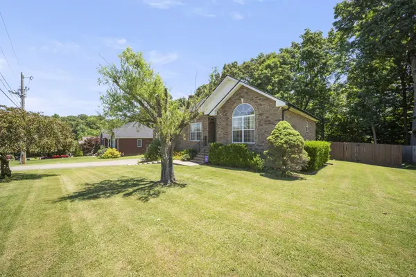 4092 Summit Dr, Greenbrier, TN 37073
