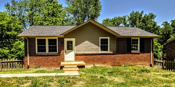 2051 Shelby Dr, Clarksville, TN 37043