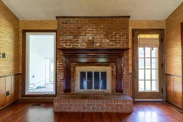 1200 Pin Oak Dr, Hopkinsville, KY 42240