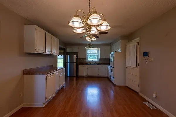 1200 Pin Oak Dr, Hopkinsville, KY 42240