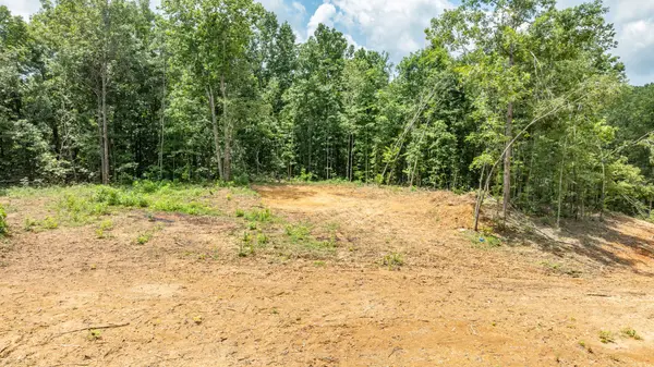 348 Columbia Ave, Hohenwald, TN 38462