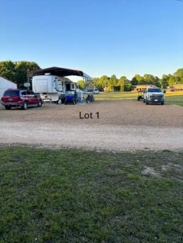 140 Pevahouse Camp Cir, Decaturville, TN 38329
