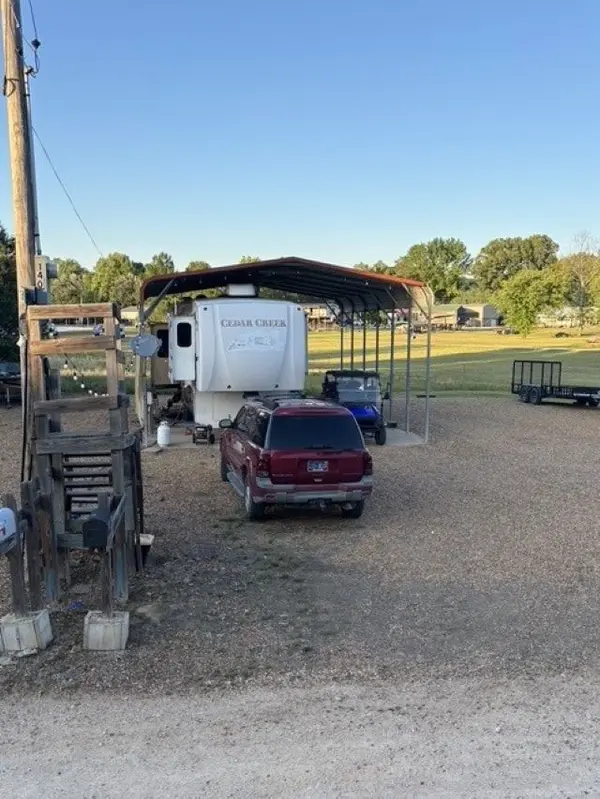 140 Pevahouse Camp Cir, Decaturville, TN 38329
