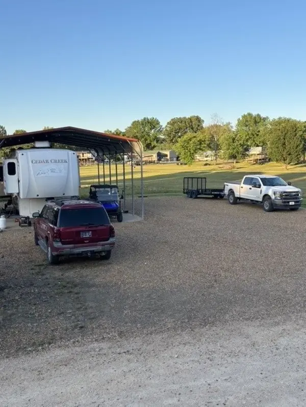 140 Pevahouse Camp Cir, Decaturville, TN 38329