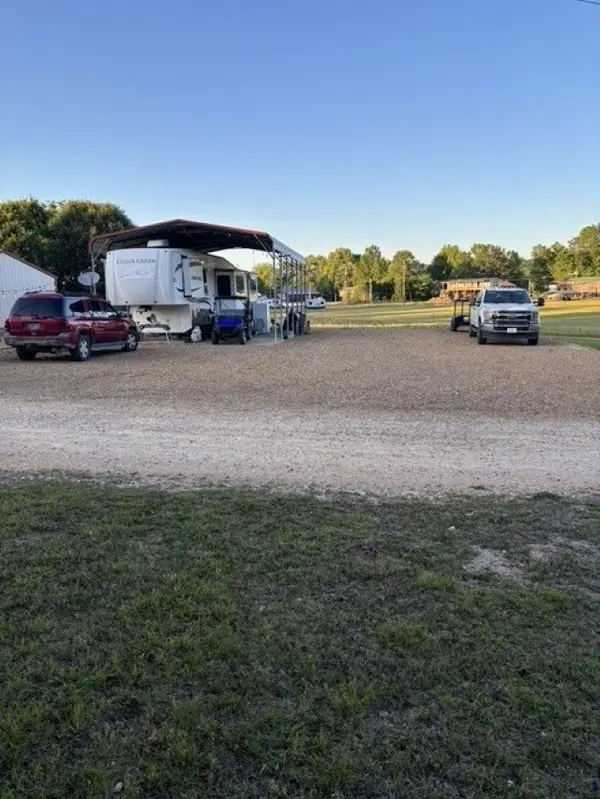 140 Pevahouse Camp Cir, Decaturville, TN 38329