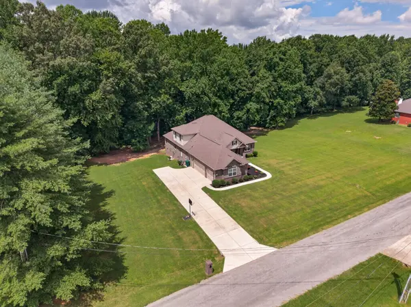 27 Windridge Dr, Fayetteville, TN 37334