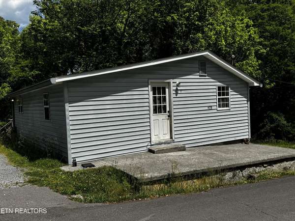 409 Jarnigan St, Clinton, TN 37716