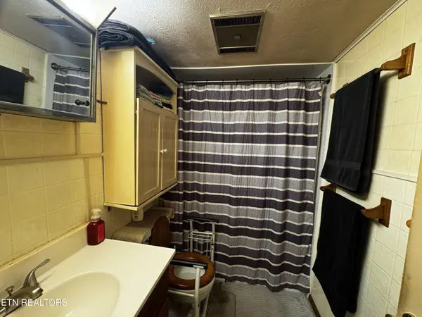 409 Jarnigan St, Clinton, TN 37716