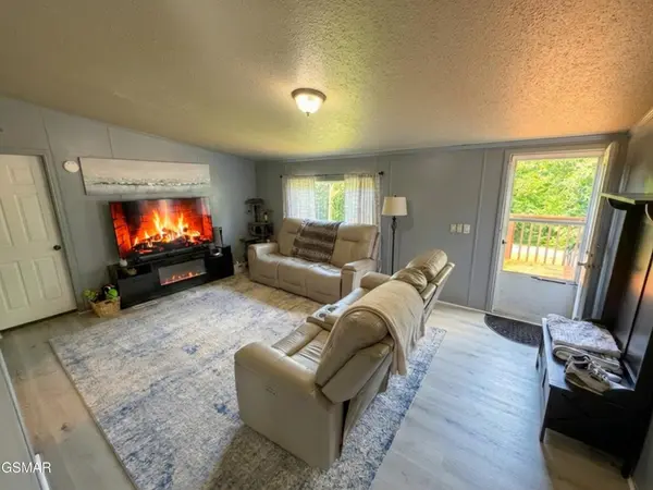 132 Fred King Lane, Sevierville, TN 37876