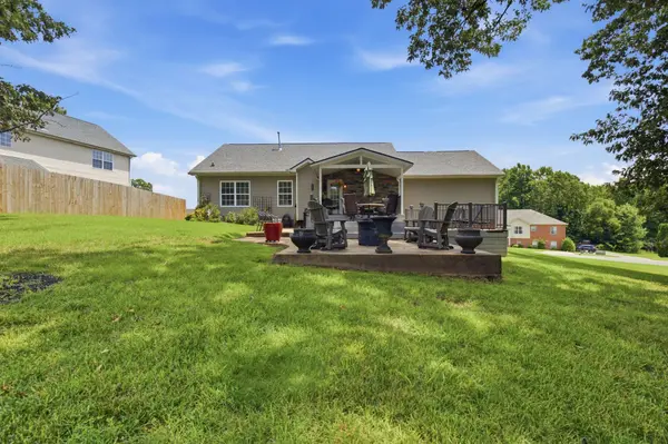 848 Nandina Ct, Clarksville, TN 37043