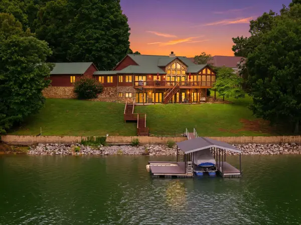 2114 Bridge View Dr, Dandridge, TN 37725