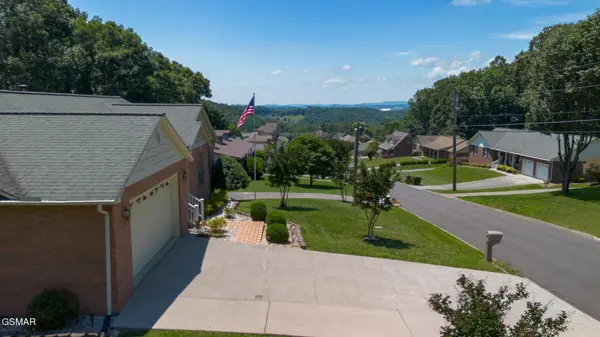 985 E Brentwood Drive, Morristown, TN 37814
