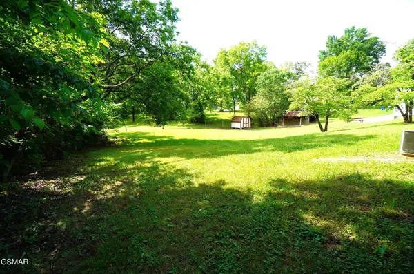 1006 Woodland Way, Dandridge, TN 37725