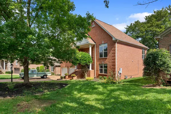 4848 Peninsula Pointe Dr, Hermitage, TN 37076