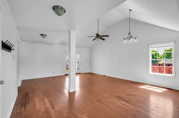 609 S Cavalcade Cir, Oak Grove, KY 42262