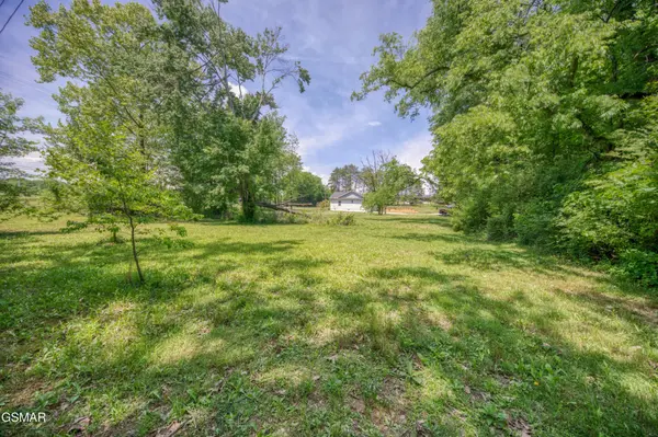 1014 Valley Home Road, Dandridge, TN 37725