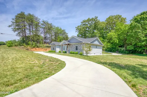 1014 Valley Home Road, Dandridge, TN 37725