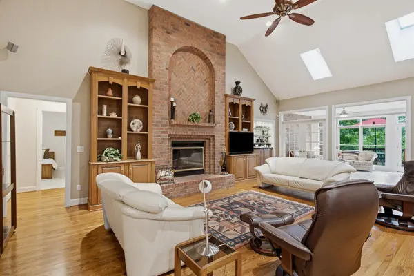 105 Fox Hunt Pt, Nashville, TN 37221