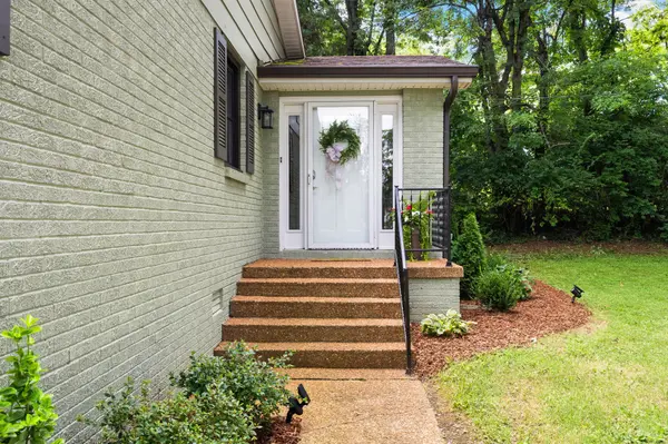 2879 Lyncrest Dr, Nashville, TN 37214