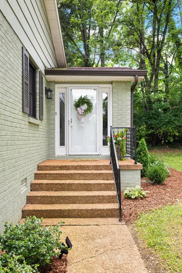 2879 Lyncrest Dr, Nashville, TN 37214