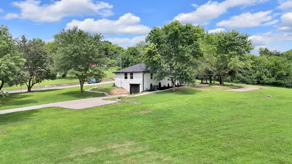 2501 Woodberry Dr, Nashville, TN 37214