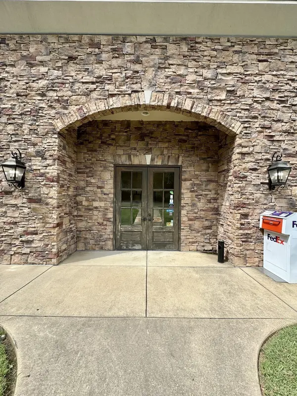 212 N Castle Heights Ave, Lebanon, TN 37087