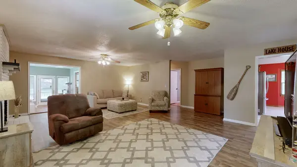 327 Russwood Dr, Springville, TN 38256