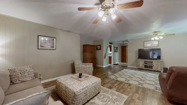 327 Russwood Dr, Springville, TN 38256