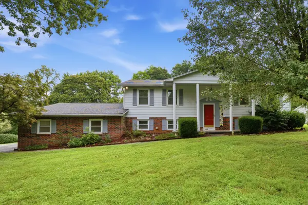 3088 Dixie Lee Cir, Lenoir City, TN 37772