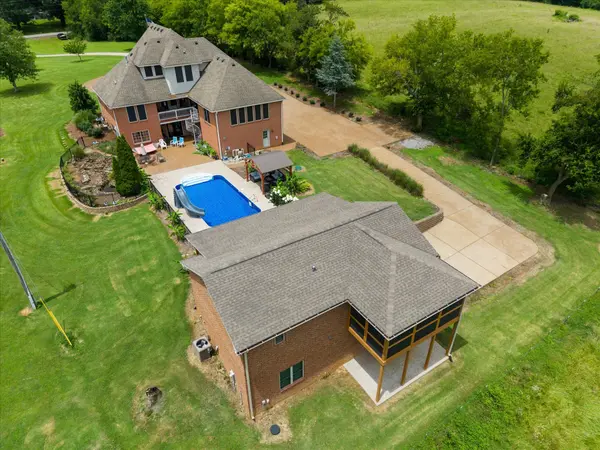 2155 Lake Rd, Greenbrier, TN 37073