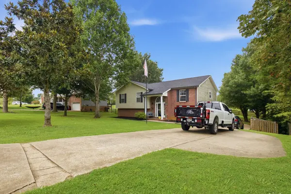 712 N Woodson Rd, Clarksville, TN 37043