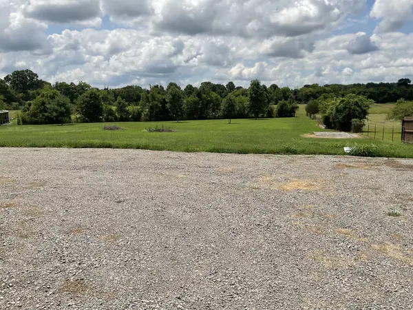 1227 Hazelwood Rd, Columbia, TN 38401