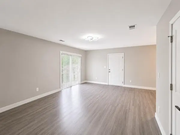 543 Peachers Mill Rd #213, Clarksville, TN 37042