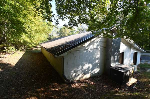 2222 Waynesboro Hwy, Hohenwald, TN 38462