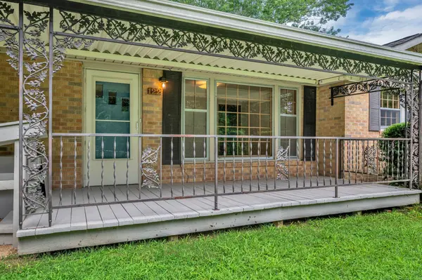 122 Tracy Academy St, Charlotte, TN 37036