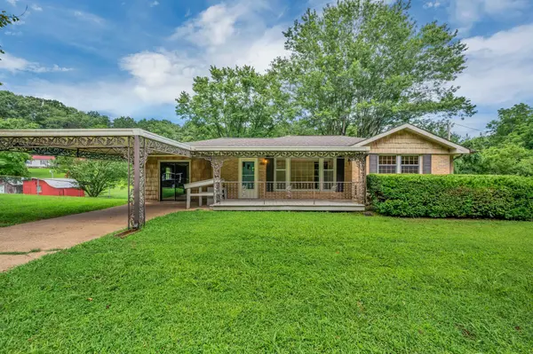 122 Tracy Academy St, Charlotte, TN 37036