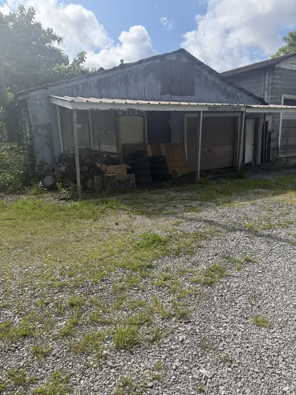 712 Fisher Ave, Smithville, TN 37166