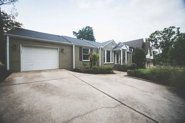 967 Greerland Dr, Nashville, TN 37204