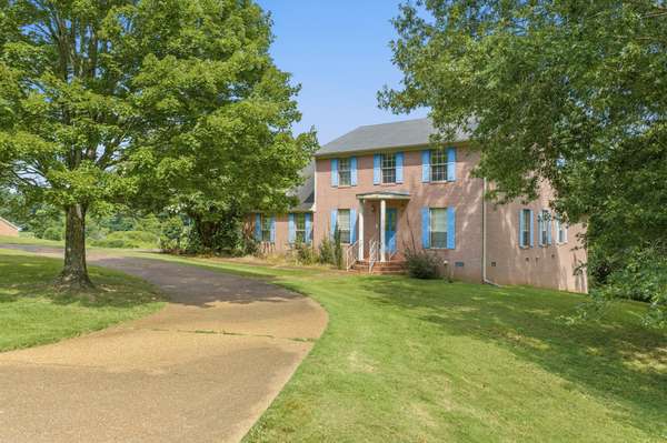 435 Lakeshore Dr, Lexington, TN 38351