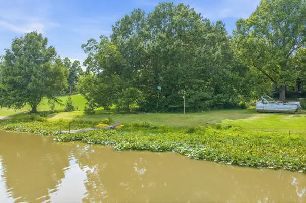 435 Lakeshore Dr, Lexington, TN 38351