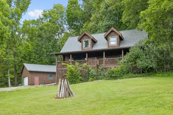 532 Cummings Ln, Cottontown, TN 37048